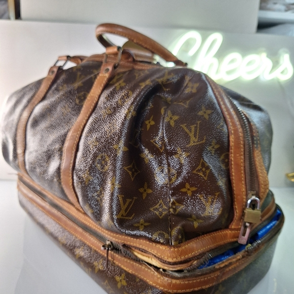 Louis Vuitton travel bag - Picture 4 of 11